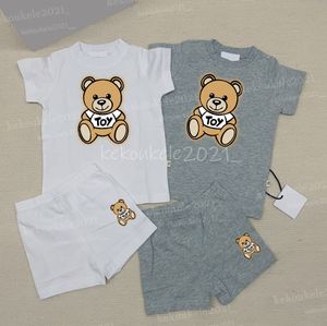 Bebek Giyim Setleri Lüks Baskı Sevimli Ayı Eşofman % 100% Pamuk Çocuk Erkek Kız Kısa Kollu T-Shirt Şort Setleri Yaz Bebek Çocuk Giysileri 2 adet
