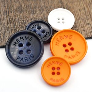 3 Renkler Özel Tasarım Mektup Reçine Düğmeler Gömlek Kazak Hırka Yuvarlak Diy Dikiş Düğmesi ile Damga