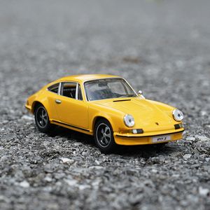 Diecast Model 1/43 Alloy Die-casting Simulation Car Model Original Porsche 911 Car Model Coupe 2.4 1971 Adult Collection Children's Toy Gift 230308