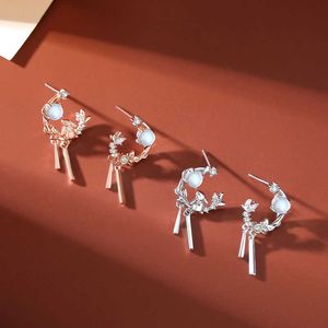 Серьги для кроликов Луны (925 серебряного серебра и лунный камень, разработанные Китаем Чич для женщин)
