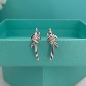 S925 STERLING Gümüş Kaplama Aşk Düğüm Tasarımcı Saplama Küpe Kadın Kızları Parlayan Kristal Tatlı Güzel Kelebek Küpü Kulak Yüzük Lüks Marka Takı
