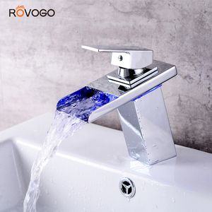 Banyo lavabo muslukları LED ışıklar banyo havzası musluk şelale pirinç krom soğuk lavabo mikseri musluk Torneira 230311