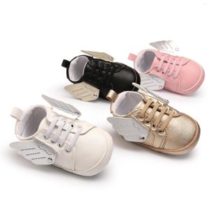İlk yürüyüşçüler bebek kız kızlar deri ayakkabı melek kanadı sevimli doğumlu bebek yürümeye başlayan çocuk beşiği zapatos moccasins zemin ts143