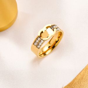 Популярные модные кольцевые дизайнерские дизайны обручального кольца Любовь для женщин 18 тыс. Золото с золотой кольцом из нержавеющей стали