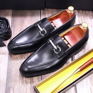 Luxo Brand Brand Genuine Leather Men Sapatos Sapatos Black Slip On Casual Male Shoes Wedding Office Business Sapatos Men Tamanho 39 a 46