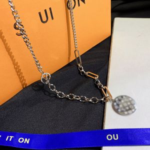 Hassas tasarım gümüş kaplama kolye Avrupa ve Amerikan moda markası mücevher kolye lüks tarzı kolye uzun zincirli tasarımcı mücevher hediyeleri erkekler için
