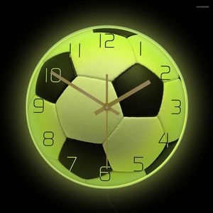 Настенные часы футбол 3D Effect Clock с светодиодной подсветкой для мальчика Sport Home Decer черный белый футбольный шарик принт неоновый дисплей