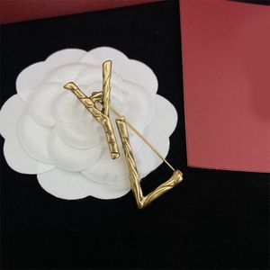 Altın kaplama harfler elmas broş süslemeleri tasarımcı aksesuarları broş bayan giyim elbise pimleri fas gelin el sanatları moda büyük broş ZB041 E23
