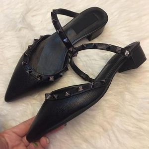2023 Kadın Ayakkabı Kare Topuk 3 cm Perçinli Sandalet Siyah Çıplak Deri Perçin Kadın Ayakkabı Sivri Burun Büyük Boy 34-43 Logo Toz Torbası