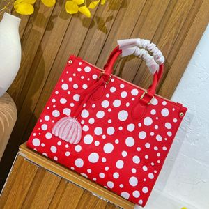 Klasik onthego 25cm torba 23SS X YAYOI KUSAMA MINI TOOTLAR BABAPKİN YANDIMI BAYRAKLAR İLE BÜYÜK NOTLAR BÜYÜK KAPALI BAYANLAR BAŞKALILAR Alışveriş Çantaları M46076 M46380