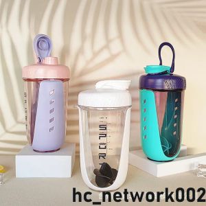 Großhandel 590 ml 5 Farben Shake Tassen Fitness Proteinpulver Rührbecher Männer und Frauen Rohmilchshake Tasse tragbare Mixer Flasche Sport Wasserbecher A0089