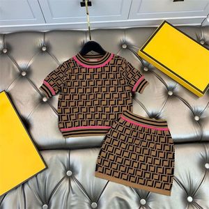 Çocuk Giyim Setleri Kızlar Tasarımcı Etek ve O Boyun Gömlek Set Kız Giysileri Çocukların Takip Tam Mektup Yaz Kıyafet Kid Tees ve Etek A8n3#