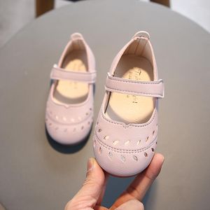 Flat Shoes Fashion Breathable Cut-outs School Girls 2023 Spring Summer Leaf Solid Color Princess Children Party Wedding Sandals