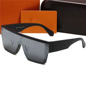 2023 Großhandel Modedesigner Sonnenbrille für Männer Frauen Luxus -PC -Rahmen Sonnenbrillen Klassische Adumbrale Eyewear Accessoires Lunettes de Soleil mit Box