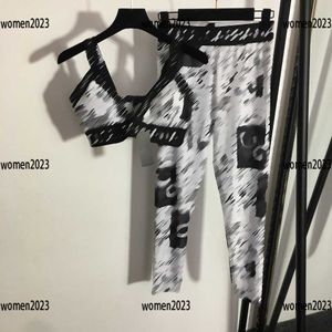 kadın tasarımcı giyim eşofman spor Sıkı yoga kıyafeti Ücretsiz kargo 2 adet Sutyen askısı iç çamaşırı ve tozluk Boyut S-XL Yeni varış Mar13