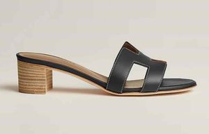 2024 Tasarımcı Sandalet Kadın Deri Düşük Topuk Terlik Turuncu Siyah Kahverengi Sandalet Yaz Moda Terlik Plaj Ayakkabıları 35-42 Sandalet