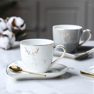 Kupalar nordic geyik altın kenar kahve kupası ile yaprak şekli tepsi çay kaşığı seti kafe ev barbler cappuccino espresso fincan tutucu