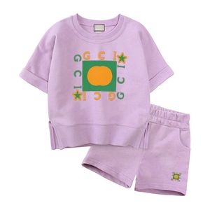 Stokta Tasarımcı Bebek Kız Erkek Giyim Setleri Çocuk Rahat Giysiler Bahar Çocuklar Tatil Kıyafetleri yaz T Gömlek kısa pantolon 2 adet