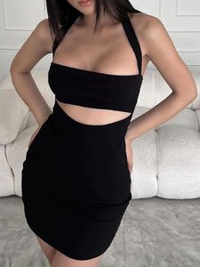 Sıradan elbiseler seksi kızlar sıkı kıyafetler kadın sıska siyah düz renk kolsuz asılı boyun içi boş kısa parti elbise kadın