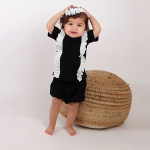 Giyim setleri bebek set yaz kıyafetleri 2pcs üst ve çiçekçiler siyah yivli çocuklar kız yuvarlak boyun kısa kollu kontrast fırfırlar 230327