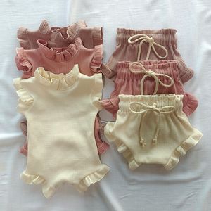 Pijama 2pcs bebek kız bebek giysileri seti waffle pamuk fırfır doğumlu yelek romper üstleri bloomer şort takım elbise yaz kıyafetleri 230327