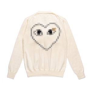 Дизайнерские мужские свитера играют в Com Des Garcons CDG V Sect Button Cardigan Big Heart Beige Size Size xl New