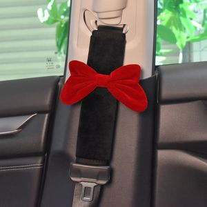 Yeni Trim Sevimli Kırmızı Bowknot Araba Güvenlik Emniyet Kemer Kapağı Yumuşak Peluş Omuz Pad Stil Emniyet Belirtileri Araba Ayna Case Aksesuarları