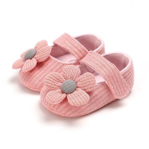 İlk Yürüyüşçüler İlkbahar ve Sonbahar Tarzı Küçük Çiçek Yün Ayakkabıları 0-1 yaşındaki bebek yürümeye başlayan ayakkabılar Yumuşak taban damla dirençli kız prenses ayakkabıları 230330