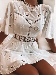 Günlük elbiseler zarif beyaz çiçek işlemeli pamuk elbise kadınlar rahat moda sırtsız mini mni elbise yüksek bel sonbahar elbise 230330