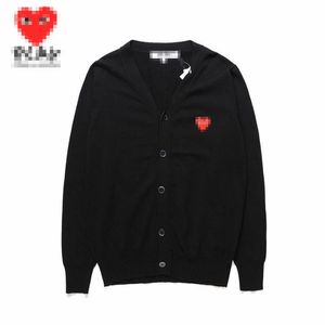 Tasarımcı Erkek Sweaters CDG Play Com Des Garcons Hearts Kadınlar hırka kazak düğmesi yün siyah v boyun boyutu L