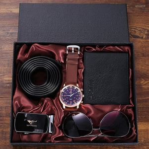Bilek saatleri 4pcs/set erkek hediye seti moda iş kuvars izle erkekler gözlükler deri kemer cüzdan kutusu hediyeler için düşme shippiwristwatches