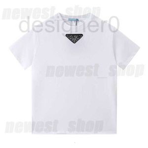 Erkek Tişörtler Popüler 2023 Tasarımcı Yaz Mens Tişört Tişört Lüks Dairesi Klasik Mektup Metal Üçgen Patchwork Black White Tshirts Basit Casual Tee Top 7KP7