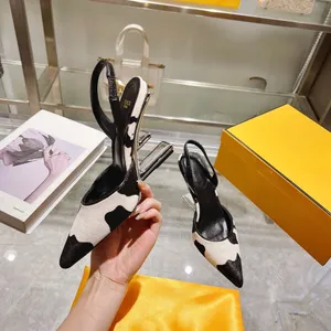 Tasarımcı Topuklar Zarif Marka Kadın Ayakkabıları için Pompalar% 100 Gerçek Deri Seksi Siparişli Kapalı Ayak Tipi Gelin Gelin Düğün Akşam Partisi Elbise Ayakkabı 9.5cm Topuk