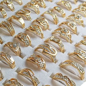 Trauringe 10 Stücke Großhandel Lose Massenmode Gemischte Glänzende Kristallschmucksachen Goldene Farbe Finger für Frauen Mädchen 230505