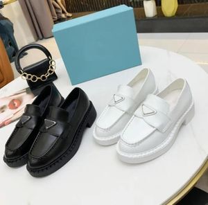 Lüks Tasarımcı Kadınlar Sıradan Ayakkabı Retro Parlak Deri Loafers Zikzak Kabartmalı Kauçuk Welt 5 cm Entegre taban Üst Kayışı Kutu Boyutu 35-40