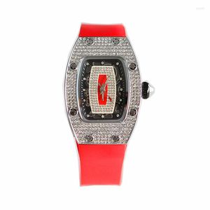 Нарученные часы Женские скелетные часы Quartz Watch Ношение и подходящие часы издания губы Diamond Dial Canual Rubber Strap