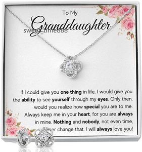Büyükanne büyükannesi veya büyükbaba büyükbabasından torunum mezuniyet mezuniyetine mesaj kartı ve hediye ile bedelli kolye hediyeleri