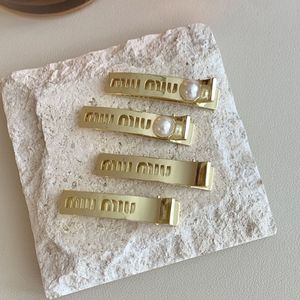 MIU Letter Gold Hollow Pearl Harepin Легкая роскошная маленькая боковая челка для шпильки шпильки шпильки