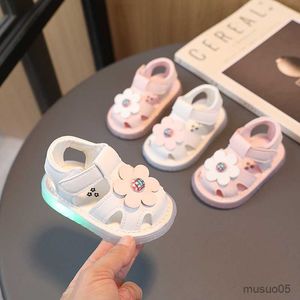 Sandalet 2023 Yeni Bebek Kızlar Sandalet Çiçek Moda Prenses Toddler Ayakkabı Yumuşak Sole Anti-Slip Bebek İlk Walker Ayakkabı Yılları