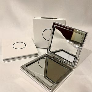 Moda Tasarımcısı PU Kompakt Aynalar Katlanır büyütmek ayna mektup baskılı makyaj araçları Taşınabilir klasik stil Aksesuarlar