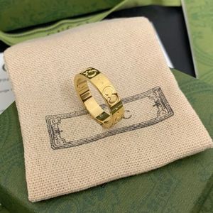 Luxurys Tırnak Yüzüğü Erkek Yüzük Halkalar Tasarımcı Moda Titanyum Çelik Graved Mektup Desen Tasarımcı Halka Nişan Etme Boyutu 5-11 Halkalar Kadınlar için Toptanesler