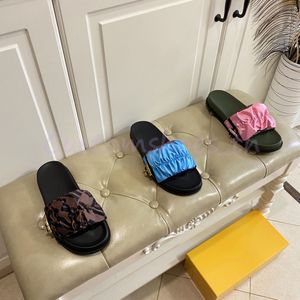 Tasarımcı Terlik Kadın Terlik Saten Sandalet Kauçuk Slaytlar Platform Ayakkabılar İpek Sandalet Lüks Düz Katır Yaz Plaj Ayakkabısı Açık Katır Eşarp Nakış Loafer