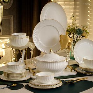 Учетные наборы наборов посуды и посуды набором костяного фарфора на столовую посуду Jingdezhen Light Luxury Simple Hand Gold Ceramic Poorcsticks Plate
