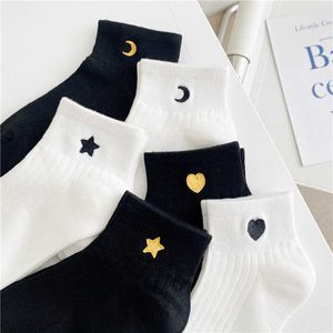 Calzini da ricamo Moon Man all'ingrosso Star Compression Cotton Heart Smile Fashion Woman Corea Harajuku Style Kawaii Funny Cartoon Female Lovely Girl