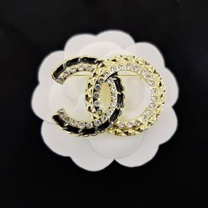 Броши дизайнерский бренд двойной буквы костюма для воротнички брошь геометрические цветы брошь для мужчин Женские свадебные ювелирные украшения подарки