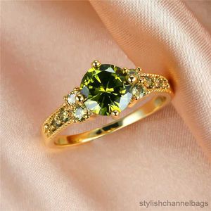 Bant halkaları cazibesi dişi zeytin yeşili kristal taş yüzük vintage altın renkli ince alyanslar kadınlar için lüks yuvarlak zirkon nişan yüzüğü