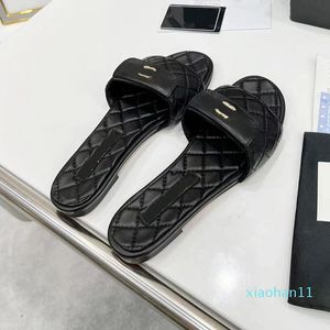 Novo 2023 designer luxo redondo slides femininos de couro bordado elétrico ao ar livre sandálias de folha de folha de sinalizador feminino