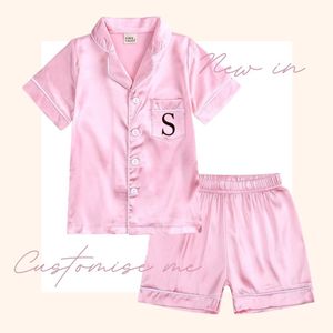 Pajamas 2023 Sutra Kustom Piyama Anak anak Perempuan Laki laki Padat Satin Pjs untuk Pribadi Pakaian Hadiah Lounge Tidur DIY 230516