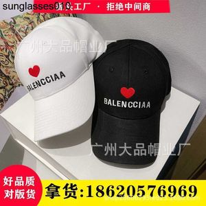 Paris ailesi şapkasının doğru versiyonu B Aile Ördek Dil Şapkası Net Kırmızı Aynı Beyzbol Şapkası Tide Marka Aşk İşlemeli Peach Kalp