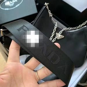 RA Moda Yeniden Sürgün Naylon Kadın Luxurys Erkek Tasarımcılar Çanta Lady Womens Crossbody Tote Hobo Omuz Çantaları Çanta Çanta Backpak